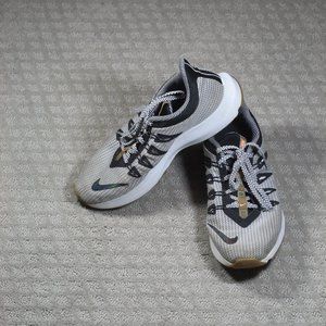Nike Size 8 Grey & Black Running Shoes B09258-100